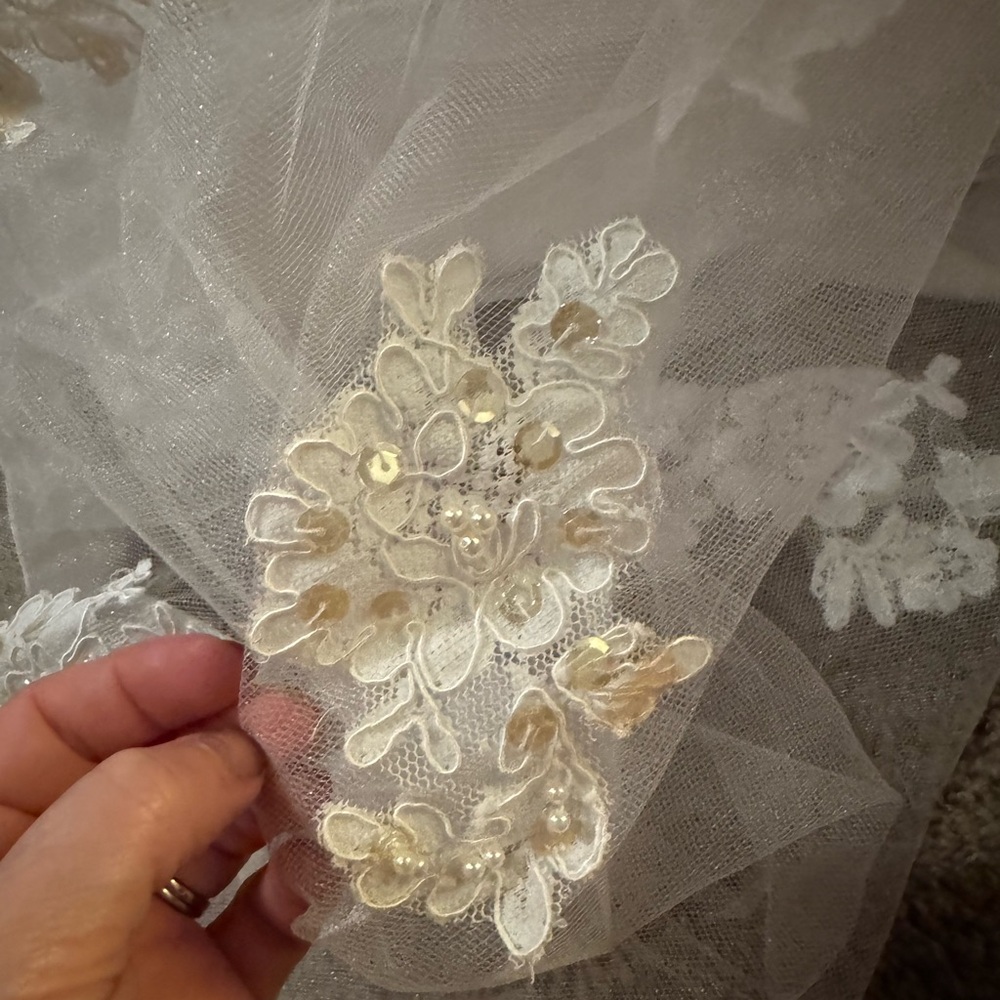 Elegant White Antique Wedding Dress - Picture 9 of 11